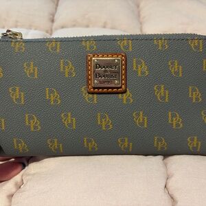 Dooney and Bourke Gretta wallet